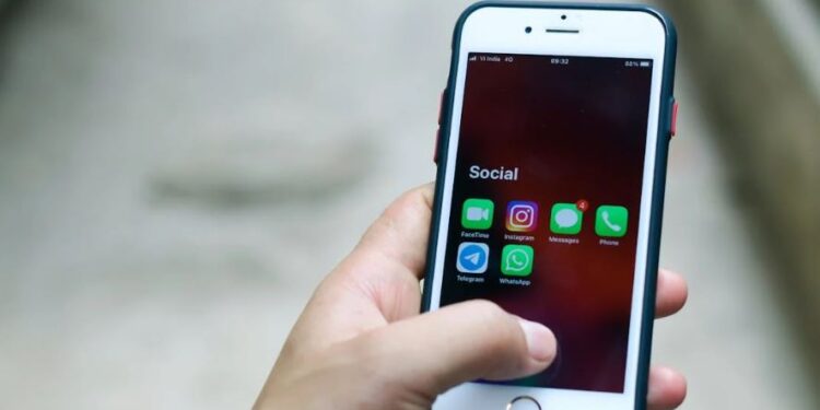 3 Ways Mobile Communication Can Transform Customer Relationships